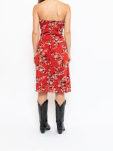 Load image into Gallery viewer, Vintage x Made in Canada x LE CHATEAU Red Floral Tube Dress (M)