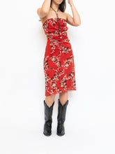 Load image into Gallery viewer, Vintage x Made in Canada x LE CHATEAU Red Floral Tube Dress (M)