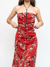 Load image into Gallery viewer, Vintage x Made in Canada x LE CHATEAU Red Floral Tube Dress (M)