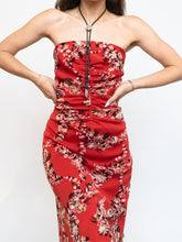 Load image into Gallery viewer, Vintage x Made in Canada x LE CHATEAU Red Floral Tube Dress (M)