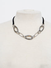Load image into Gallery viewer, Vintage x Silver Paisley Choker