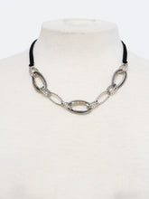 Load image into Gallery viewer, Vintage x Silver Paisley Choker