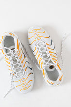Load image into Gallery viewer, NIKE x Airmax Plus GS White Kumquat Marina (6.5Y, 8W)