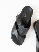 Load image into Gallery viewer, Vintage x ALDO Leather Criss-Cross Sandals (7, 7.5)