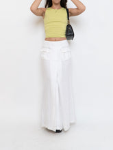 Load image into Gallery viewer, Vintage x Made in Canada x White Soft Linen Maxi Skirt (S, M)