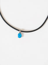 Load image into Gallery viewer, Vintage x Black Irridescent Blue Gem Choker