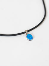 Load image into Gallery viewer, Vintage x Black Irridescent Blue Gem Choker