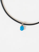 Load image into Gallery viewer, Vintage x Black Irridescent Blue Gem Choker