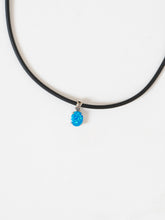 Load image into Gallery viewer, Vintage x Black Irridescent Blue Gem Choker