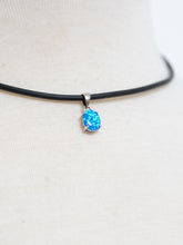 Load image into Gallery viewer, Vintage x Black Irridescent Blue Gem Choker