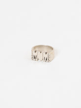 Load image into Gallery viewer, Vintage x 925 SILVER &#39;Mom&#39; Ring