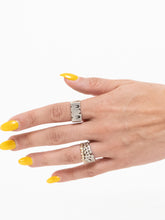 Load image into Gallery viewer, Vintage x 925 SILVER &#39;Mom&#39; Ring