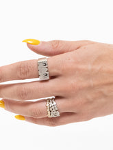 Load image into Gallery viewer, Vintage x 925 SILVER &#39;Mom&#39; Ring