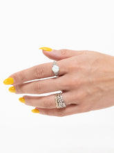 Load image into Gallery viewer, Irridescent Pearl x 925 SILVER Ring