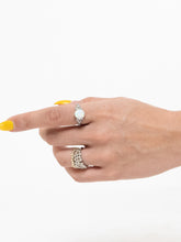 Load image into Gallery viewer, Irridescent Pearl x 925 SILVER Ring