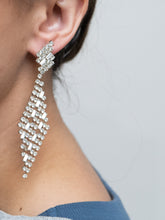 Load image into Gallery viewer, Vintage x Silver Rhinestone Diamond Drop Earrings