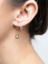 Load image into Gallery viewer, Vintage x Gold Plated Daisy Drop Earrings