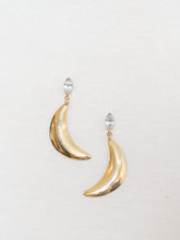 Load image into Gallery viewer, Vintage x Gold Plated Moon Rhinestone Earring