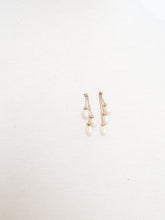 Load image into Gallery viewer, Vintage x 10K GOLD Triple Pearl Drop Earrings