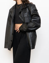 Load image into Gallery viewer, Vintage x Black Buttoned Oversized Leather Jacket (M-XL)