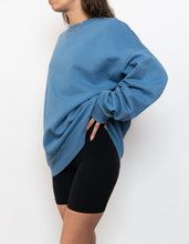 Load image into Gallery viewer, Vintage x Blue Oversized Crewneck (XL)