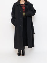 Load image into Gallery viewer, Vintage x Made in Canada x WEATHERMAN Black Trench (S-L)