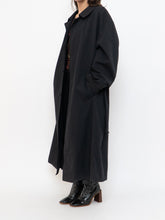 Load image into Gallery viewer, Vintage x Made in Canada x WEATHERMAN Black Trench (S-L)