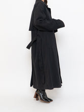 Load image into Gallery viewer, Vintage x Made in Canada x WEATHERMAN Black Trench (S-L)