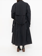 Load image into Gallery viewer, Vintage x Made in Canada x WEATHERMAN Black Trench (S-L)