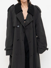 Load image into Gallery viewer, Vintage x Made in Canada x LONDON FOG Black Lined Trench  (42R)