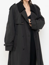 Load image into Gallery viewer, Vintage x Made in Canada x LONDON FOG Black Lined Trench  (42R)