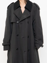 Load image into Gallery viewer, Vintage x Made in Canada x LONDON FOG Black Lined Trench  (42R)