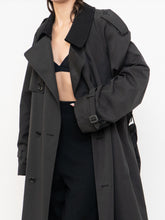 Load image into Gallery viewer, Vintage x Made in Canada x LONDON FOG Black Lined Trench  (42R)