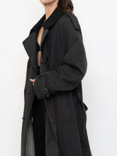 Load image into Gallery viewer, Vintage x Made in Canada x LONDON FOG Black Lined Trench  (42R)