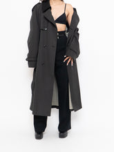 Load image into Gallery viewer, Vintage x Made in Canada x LONDON FOG Black Lined Trench  (42R)