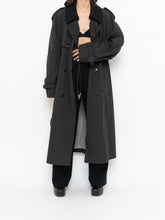 Load image into Gallery viewer, Vintage x Made in Canada x LONDON FOG Black Lined Trench  (42R)
