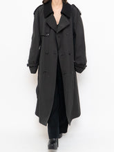 Load image into Gallery viewer, Vintage x Made in Canada x LONDON FOG Black Lined Trench  (42R)