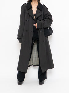 Vintage x Made in Canada x LONDON FOG Black Lined Trench  (42R)