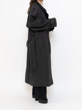 Load image into Gallery viewer, Vintage x Made in Canada x LONDON FOG Black Lined Trench  (42R)