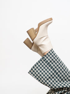 Modern x UNIVERSAL THREAD Cream Faux Leather Platform Boot (6.5, 7)
