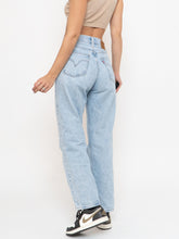 Load image into Gallery viewer, LEVI&#39;S x Lightwash Straight-leg Denim (S, M)