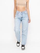 Load image into Gallery viewer, LEVI&#39;S x Lightwash Straight-leg Denim (S, M)