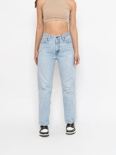 Load image into Gallery viewer, LEVI&#39;S x Lightwash Straight-leg Denim (S, M)