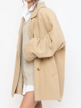 Load image into Gallery viewer, Vintage x Made in UK x MARKS AND SPENCER Soft Pure Wool Beige Coat (XS-XL)