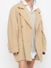 Load image into Gallery viewer, Vintage x Made in UK x MARKS AND SPENCER Soft Pure Wool Beige Coat (XS-XL)