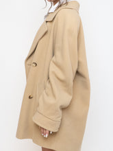 Load image into Gallery viewer, Vintage x Made in UK x MARKS AND SPENCER Soft Pure Wool Beige Coat (XS-XL)