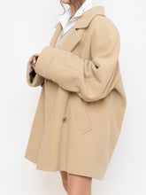 Load image into Gallery viewer, Vintage x Made in UK x MARKS AND SPENCER Soft Pure Wool Beige Coat (XS-XL)