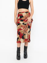 Load image into Gallery viewer, Vintage x Made in Canada x Red Floral Camouflage Patterned Midi Skirt (XS, S)