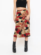 Load image into Gallery viewer, Vintage x Made in Canada x Red Floral Camouflage Patterned Midi Skirt (XS, S)