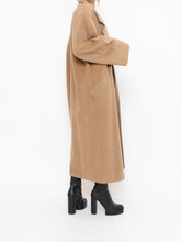 Load image into Gallery viewer, Vintage x Made in Italy x Camel Wool &amp; Cashmere Coat (S-L)